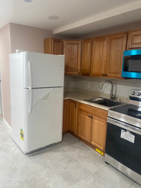 Foto principal - 859 E 227th St