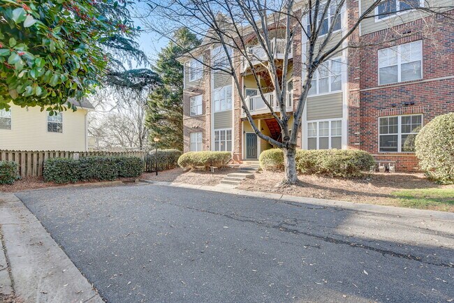 Building Photo - 226 S Torrence St