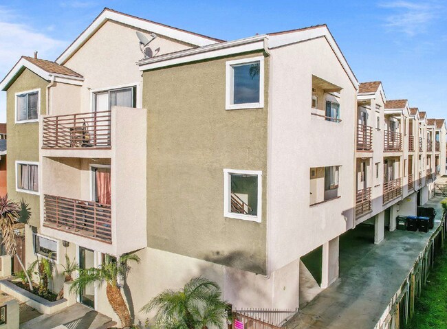 Building Photo - Newly Upgraded 2BD/2BA Apartment Home. Hur...
