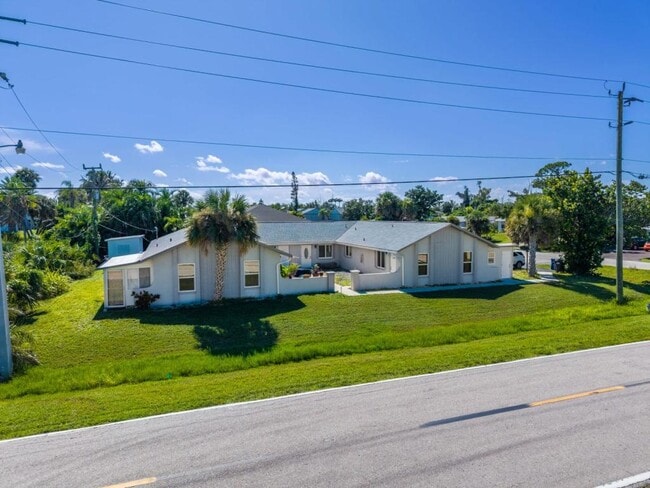Building Photo - 16595 Davis Rd