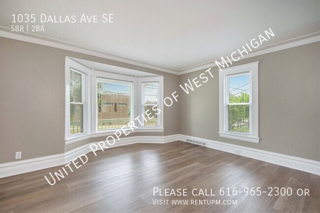 Foto del edificio - Available Now | 5 Bed 2 Bath Single Family...