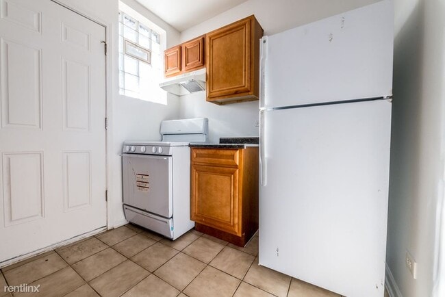Foto del edificio - 1 br, 1 bath Apartment - 7701 S Stewart Ave