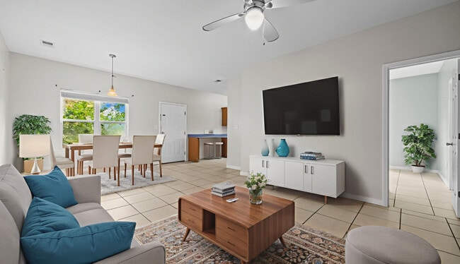 Building Photo - 601 S Cedar St