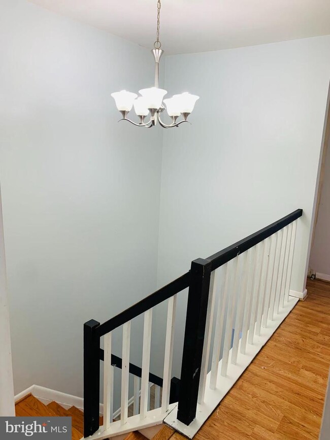 Foto del edificio - 8216 Londonderry Ct