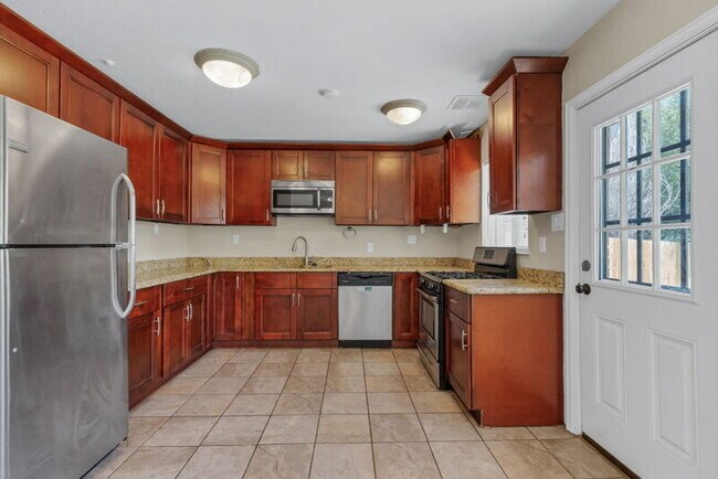 Foto del edificio - 936 N Revere St
