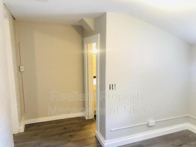 Foto del edificio - 421 E 16th St