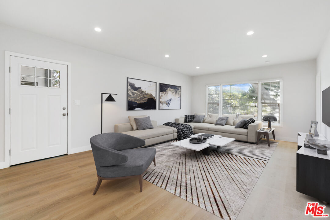 Foto principal - 4541 W 2nd St