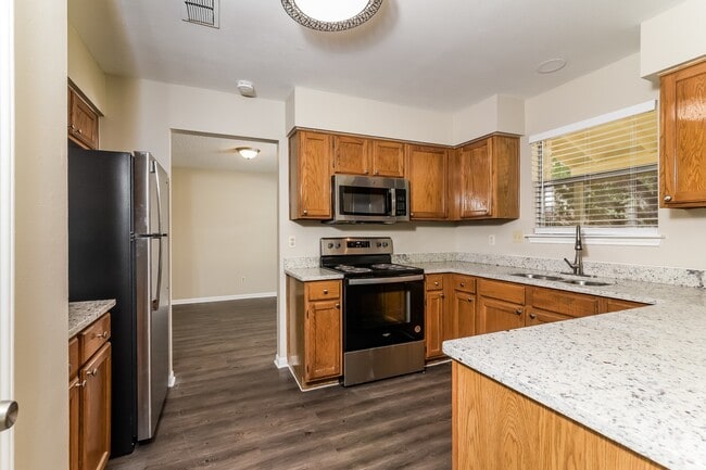 Foto del edificio - 7307 Park W Dr