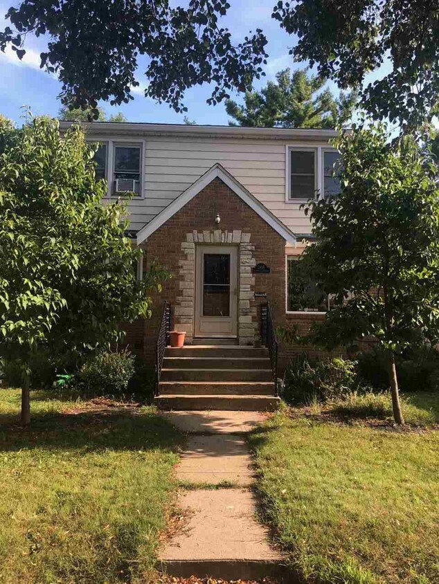 Primary Photo - 2109 Oakridge Ave