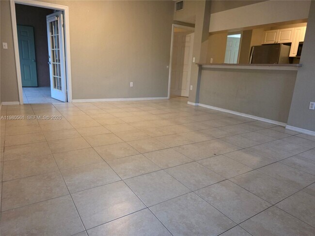 Building Photo - 6660 W Sample Rd