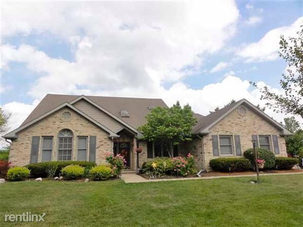 Primary Photo - 412 S Prestwick Ln