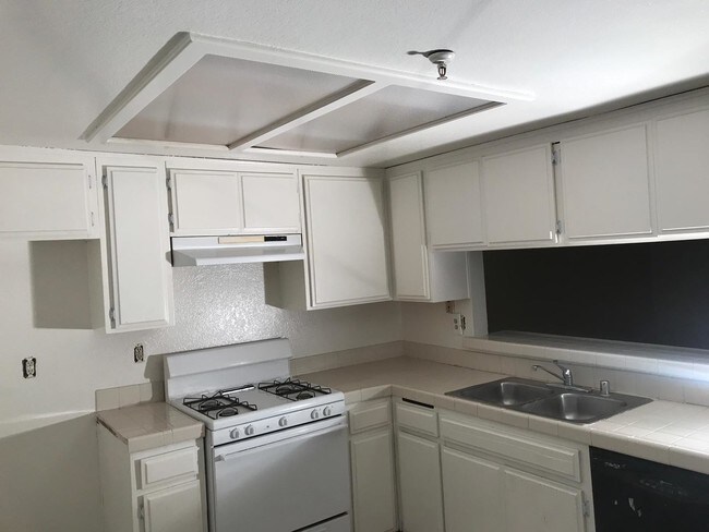 Foto del edificio - 11502 Birch Ave