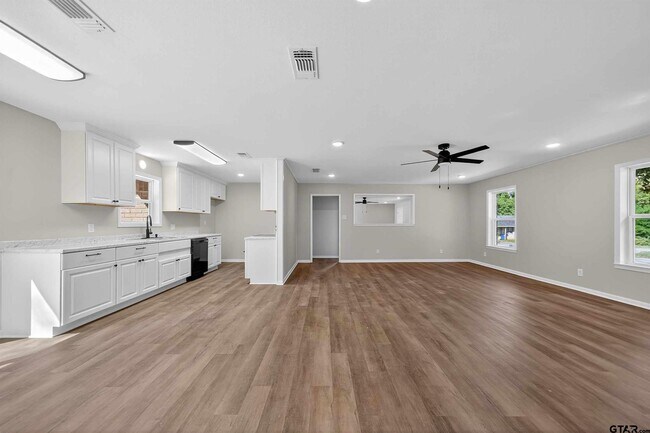 Foto del edificio - 1023 Columbia Ave