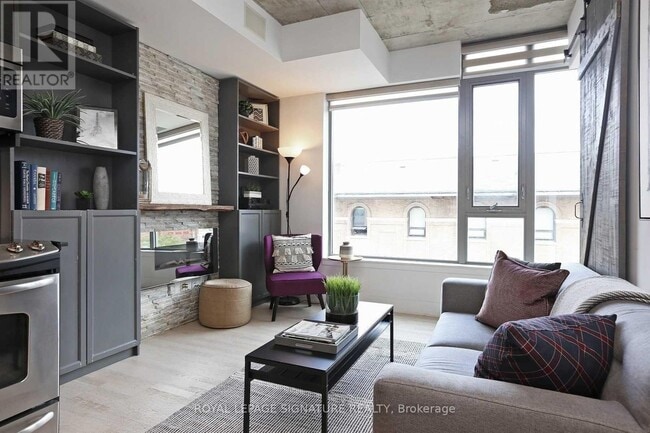 Building Photo - 630 Queen St E