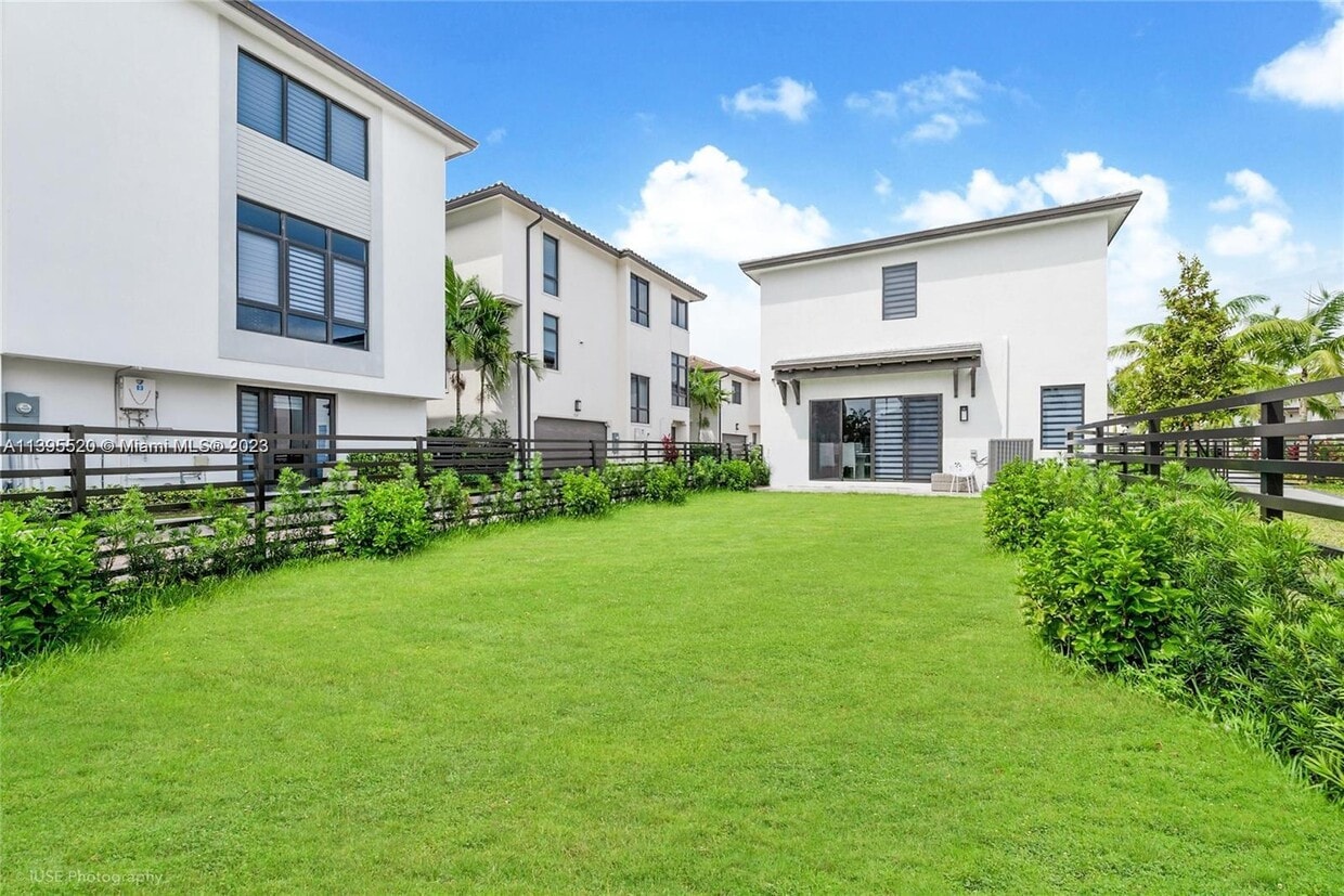 8261 NW 48th Ter, Doral, FL 33166 House for Rent in Doral, FL