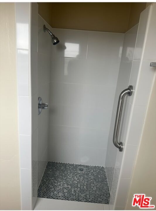 Foto del edificio - 900 W 69th St