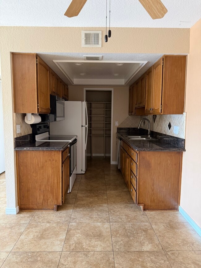 Building Photo - 16635 N Cave Creek Rd