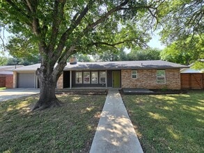 Building Photo - 1360 Poppy Ln