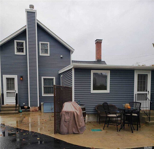 Foto del edificio - 84 Fire Island Ave