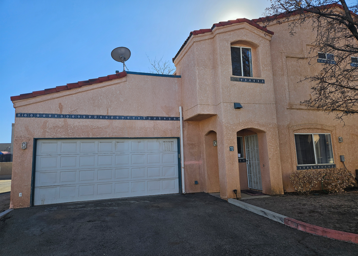 Foto principal - Charming Two-Story Condo in Palmdale, CA –...