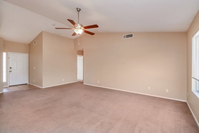 Foto del edificio - 8046 E Fairfield St