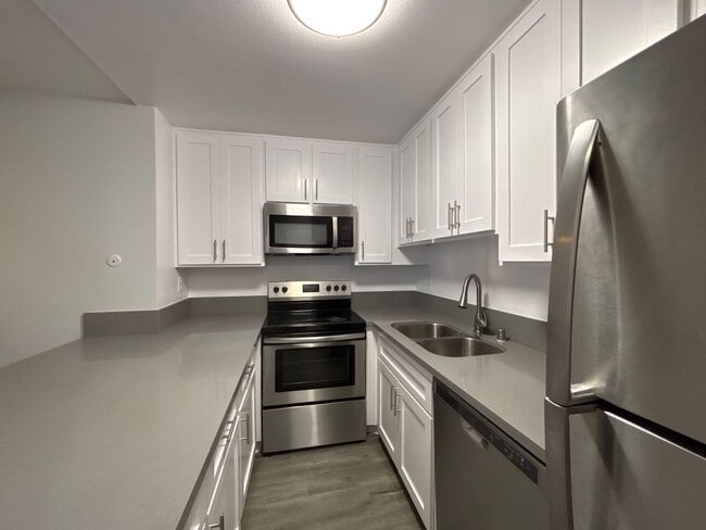 Interior Photo - 2039 North Las Palmas Ave