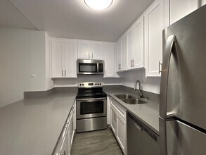 Interior Photo - 2039 North Las Palmas Ave
