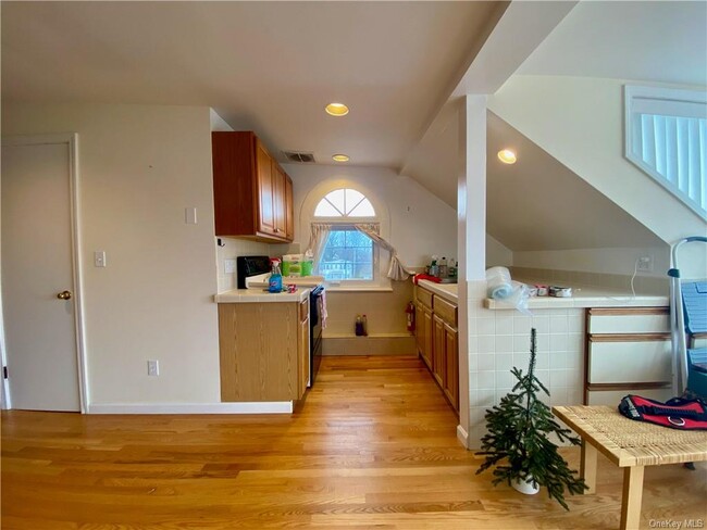 Building Photo - 6 Spring Street Unit 3A