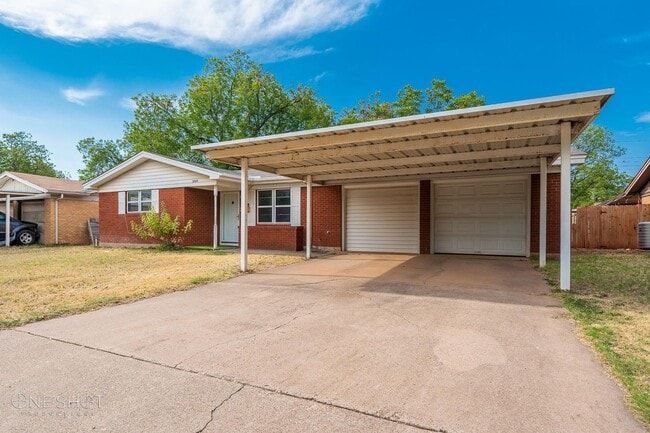 Building Photo - 3749 N 10th St