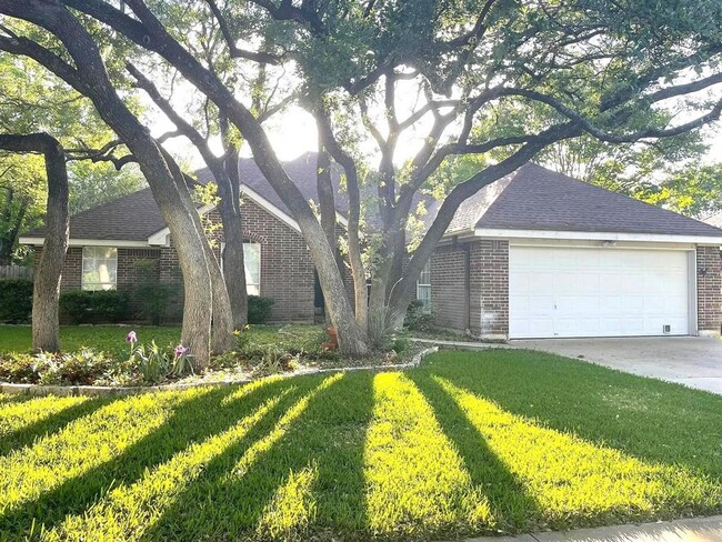Building Photo - 503 Riverview Dr