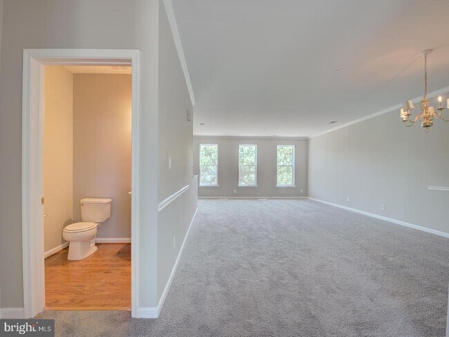 Building Photo - 1670 Mohegan Dr