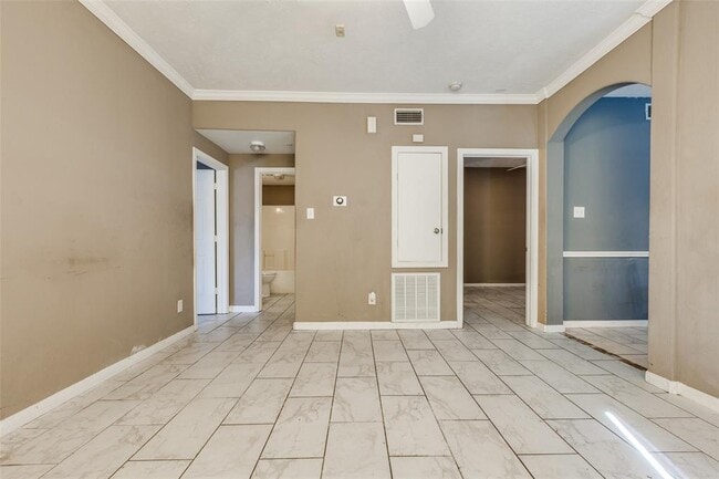 Building Photo - 6289 Wilcrest Dr