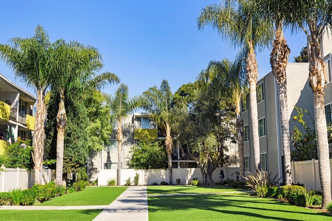 RESIDENCES AT WOODLAKE Apartments in Los Angeles, CA Westside Rentals