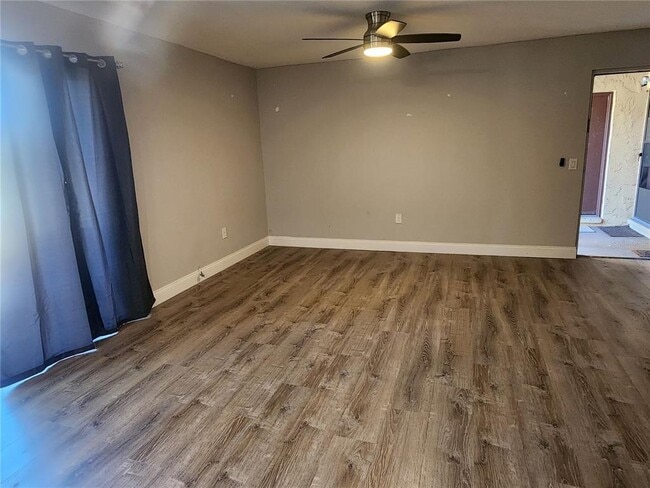 Building Photo - 2632 Hidden Lake Dr N