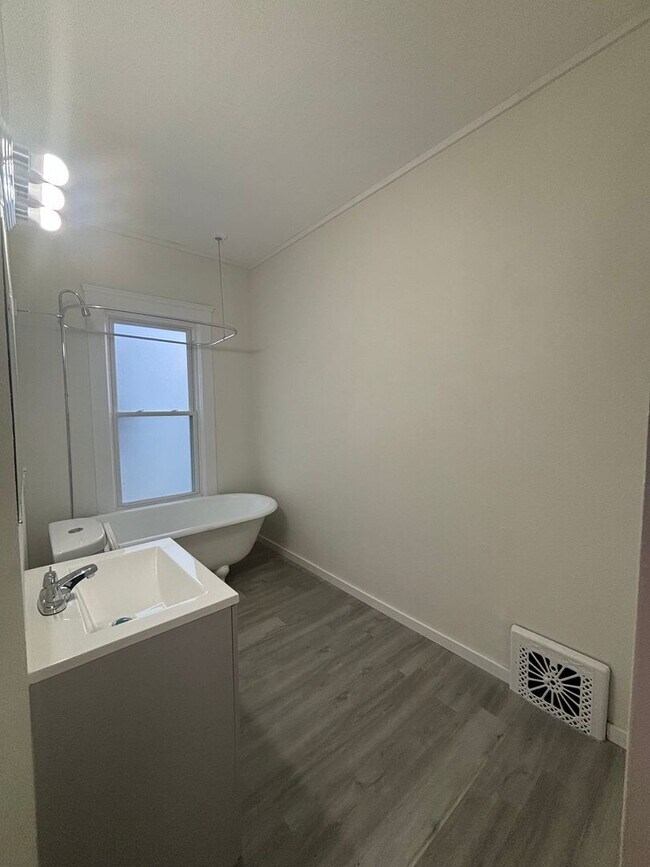 Building Photo - 98th,W.2044