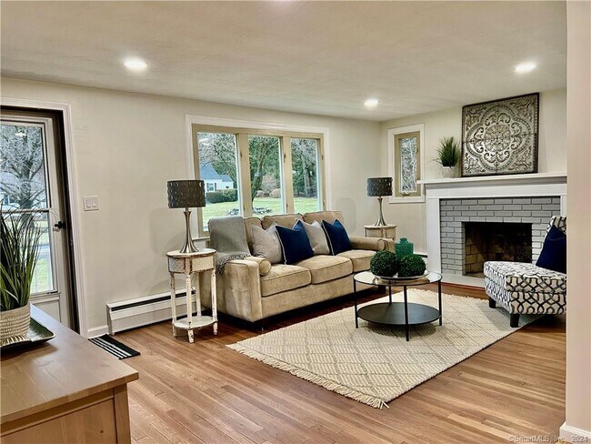 Building Photo - 1096 Peck Ln