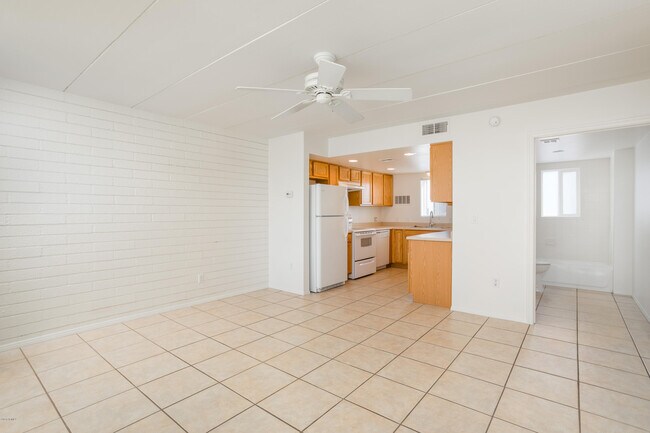 Foto del edificio - 7601 E 2nd St