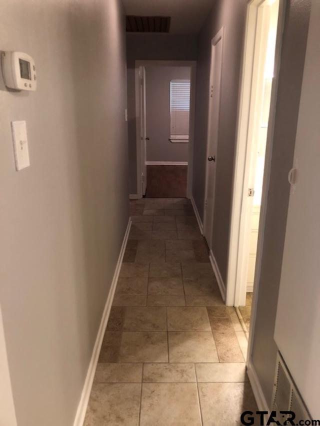Building Photo - 2431 Rodge Dr