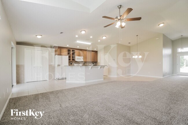 Foto del edificio - 211 Oak Branch Dr