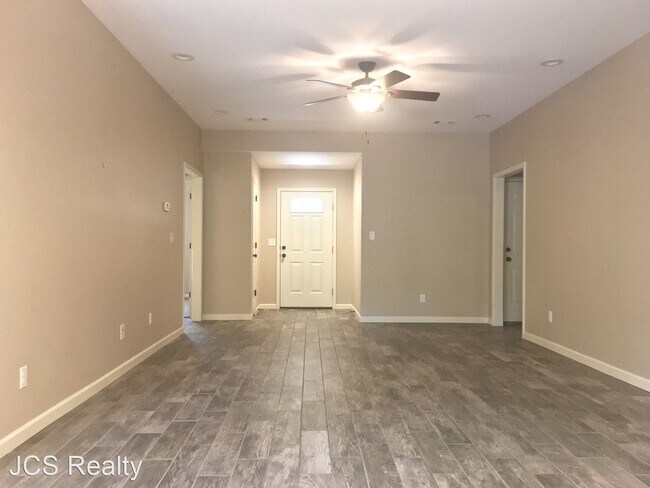 Building Photo - 3 br, 2 bath House - 323 S Oak Street