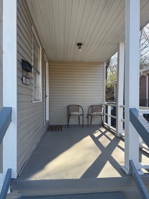 Foto del edificio - 2035 Hollins Dr