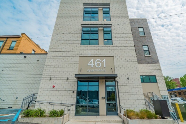 High Street Commons Apartments at 461 High St WV