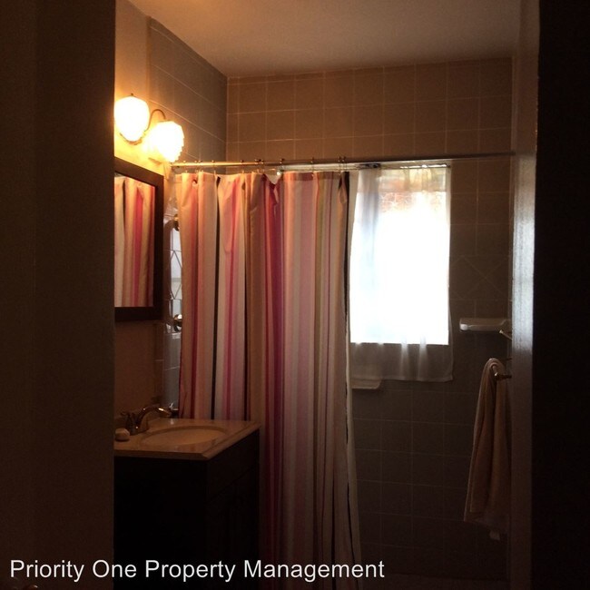 Foto del edificio - 2 br, 1 bath House - 801 Loretta