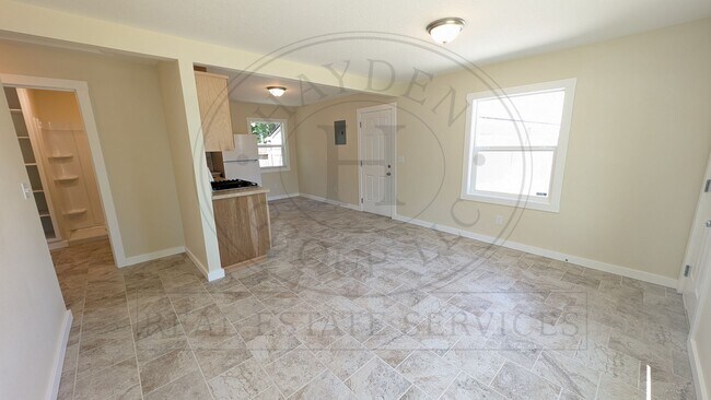Building Photo - 2 bedroom 1 bath single level home