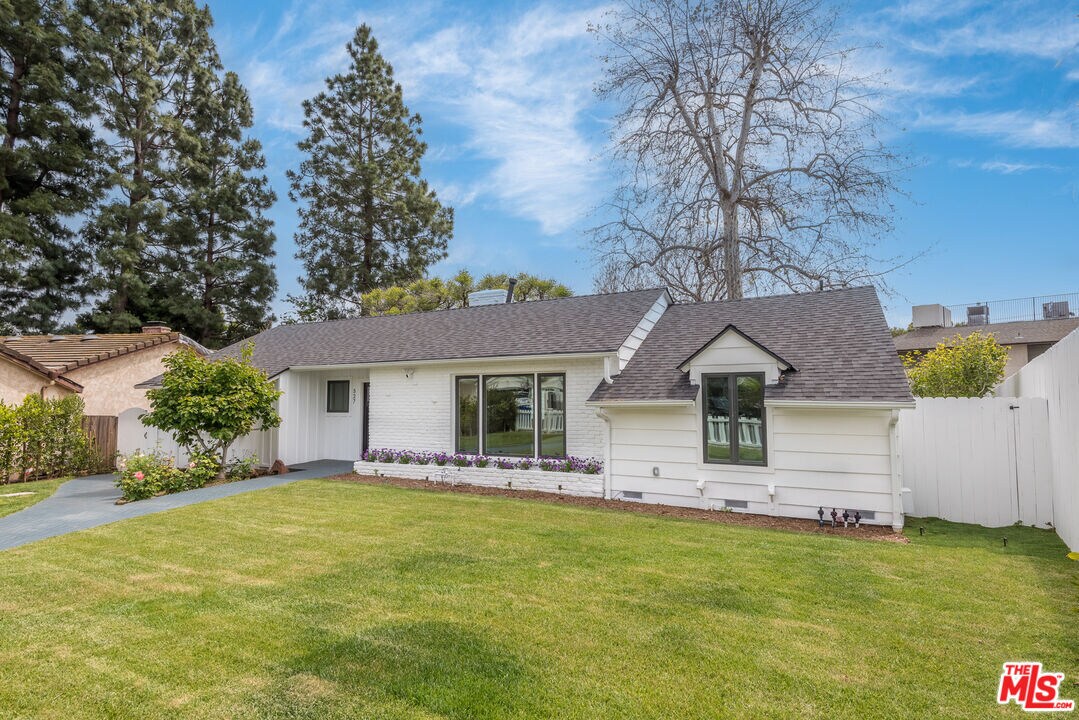 Foto principal - 527 S Bentley Ave