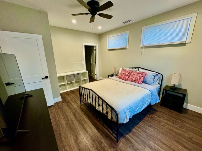 Foto del edificio - 2610 S Bryan St