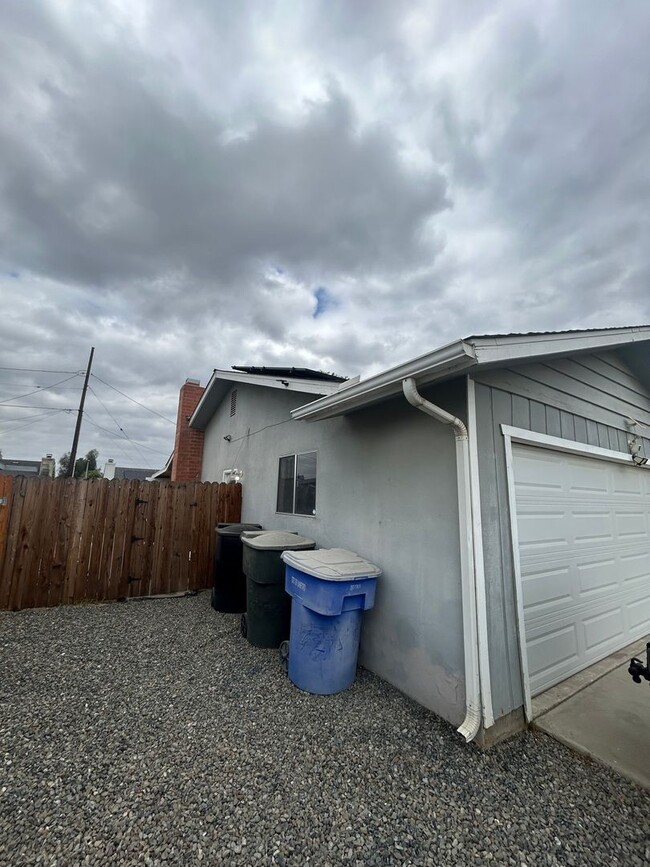 Foto del edificio - 854 Clover Ln