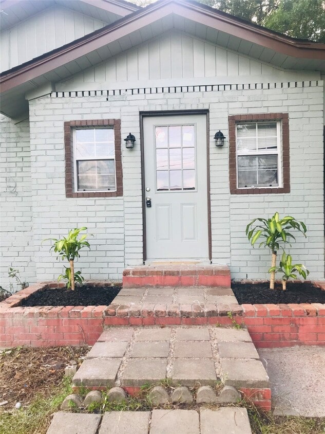 Primary Photo - 250 Stephenson Dr