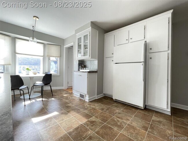 Building Photo - 1610 Eaton Rd