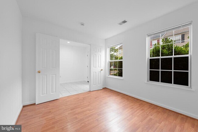 Foto del edificio - 22918 Regent Terrace